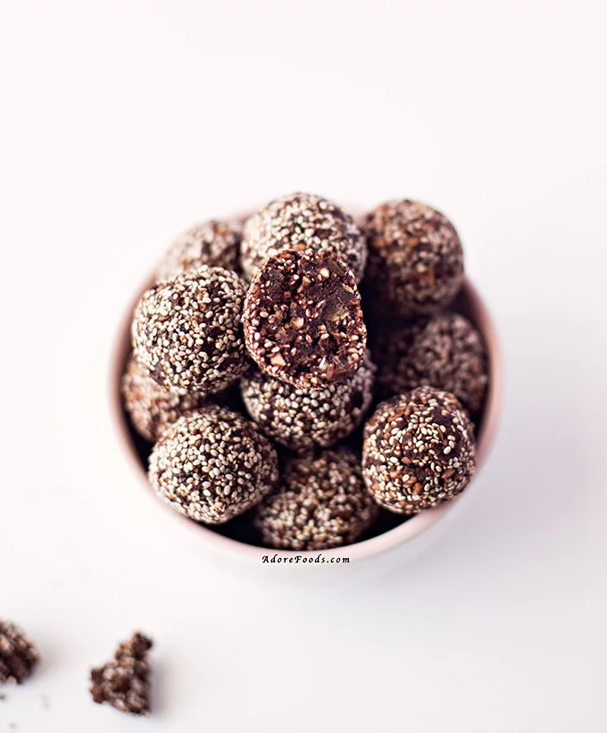 Raw cacao chia balls