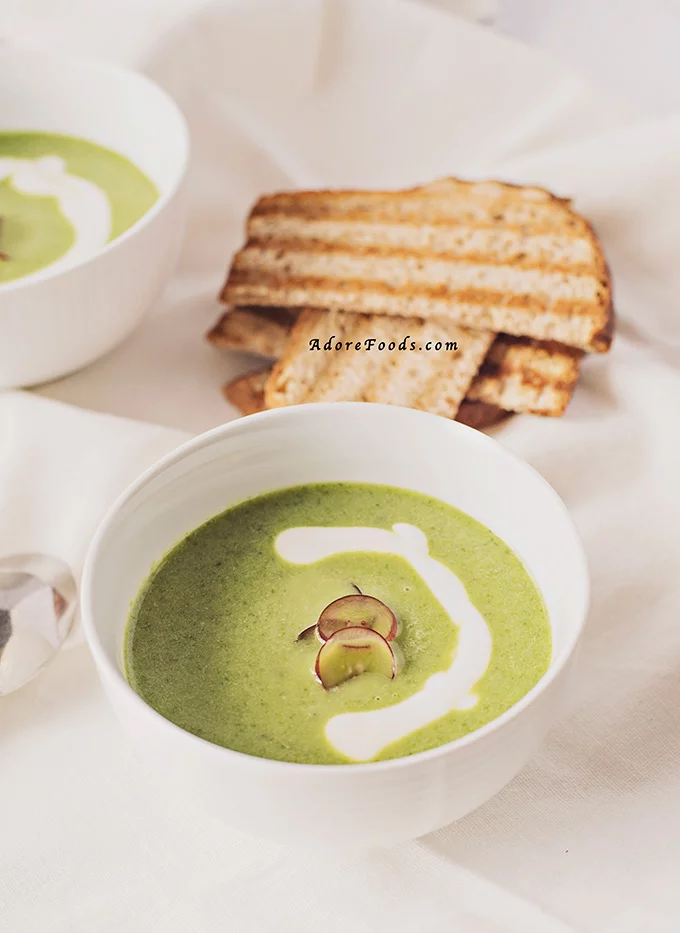 Roasted creamy asparagus soup