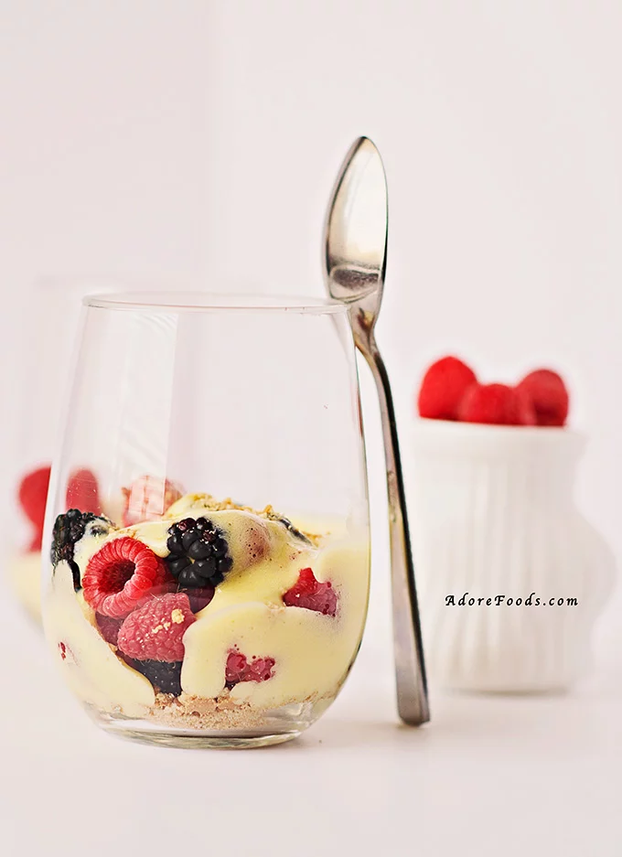 I love this Prosecco wine sabayon recipe with fresh berry fruits! Sabayon (Zabaglione in Italian) is the French version of the custardy sauce made with egg yolks beaten with sugar and wine. Combined with fresh berries makes the perfect easy summer sweet dessert recipe, ready in just 15 minutes.