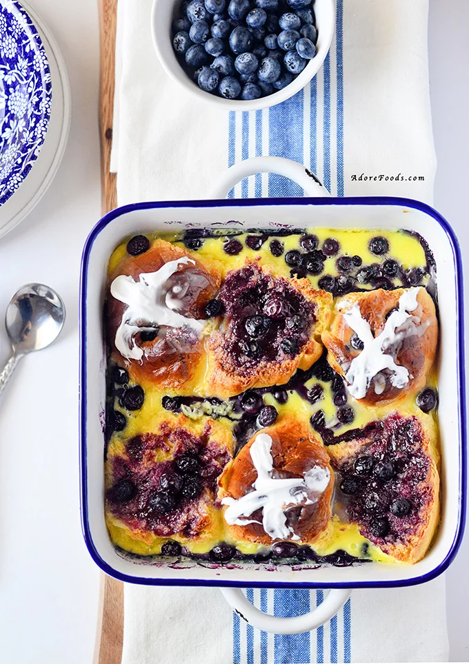 This Hot Cross Bun Pudding with blueberries is the perfect Easter treat recipe. Really simple to make using Easter Hot Cross Bun leftovers. #easterbrunch #hotcrossbuns Blueberry Hot Cross Bun Bread Pudding
