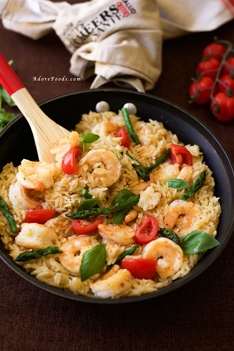 Delicious and easy dinner recipe - One Pan Shrimp and Basil Orzo/ Risoni Pasta, ready in just 30 minutes!