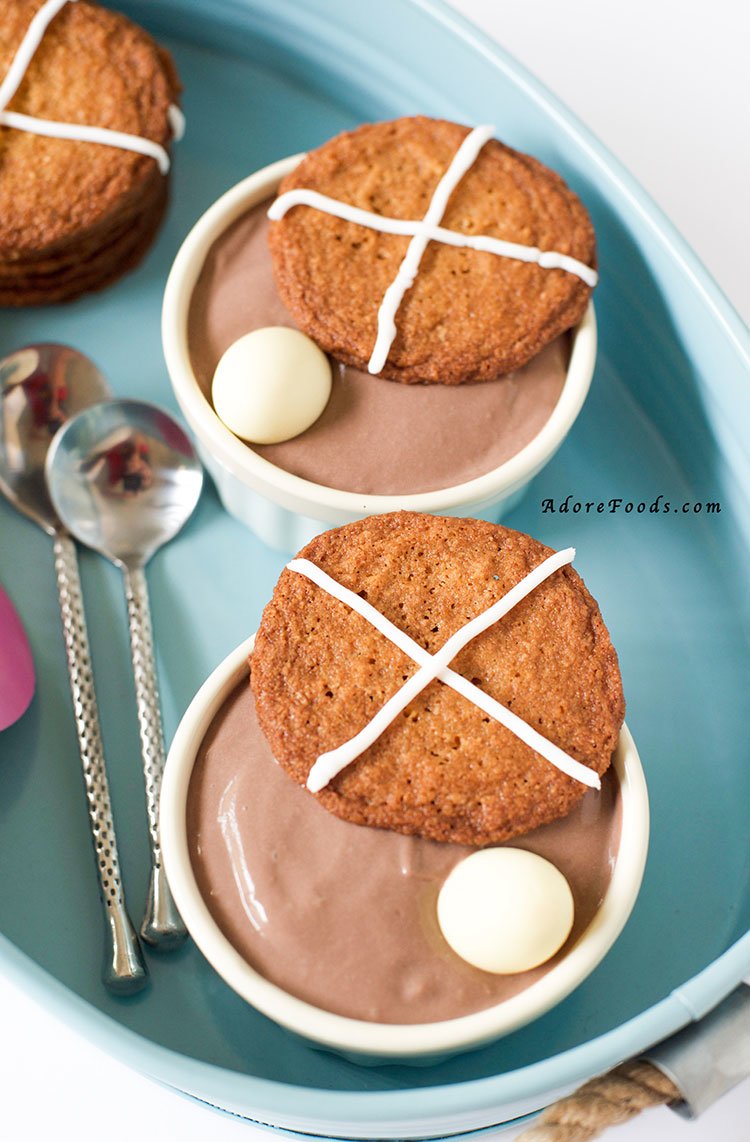 easy Easter cookies served with chocolate pots