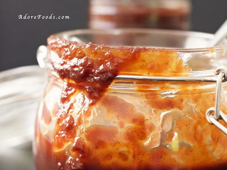 This easy homemade Bourbon Barbecue Sauce tastes amazing! Smoky, a bit sweet and tangy in the same time, goes perfectly with your steaks, ribs, pulled pork, chicken wings or your burger!