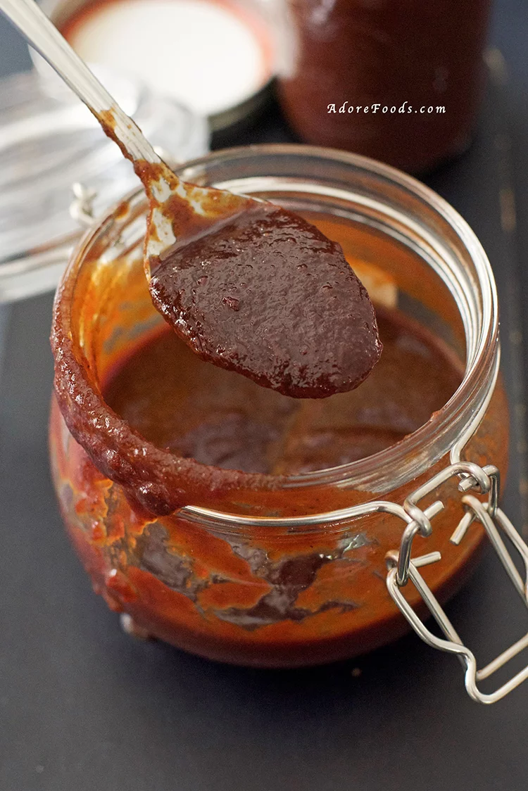 This easy homemade Bourbon Barbecue Sauce tastes amazing! Smoky, a bit sweet and tangy in the same time, goes perfectly with your steaks, ribs, pulled pork, chicken wings or your burger!
