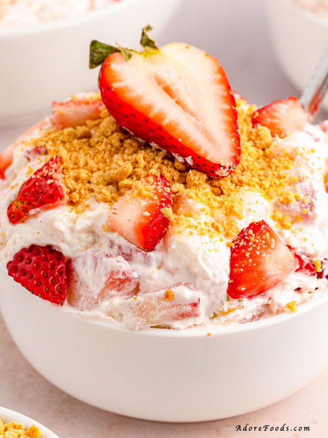 Strawberry Cheesecake Salad (Easy Christmas dessert)