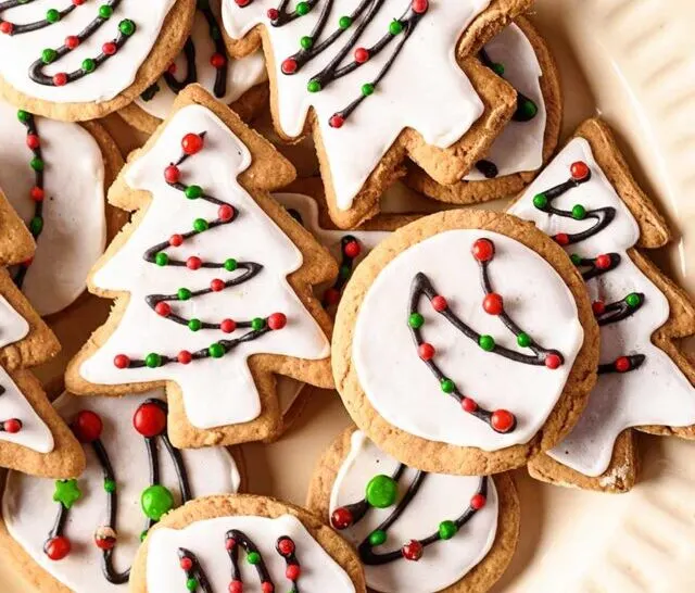 cropped-Christmas-Sugar-Cookies-with-Royal-Icing-ft.jpg