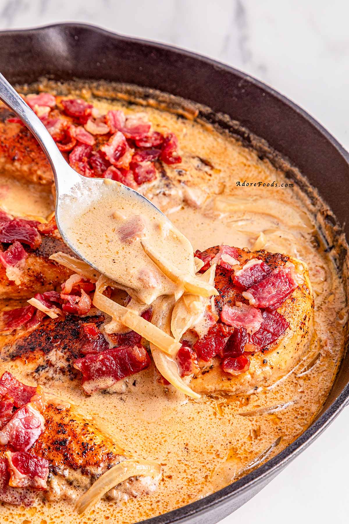 This easy smothered chicken recipe is pure comfort on a plate. Made with simple ingredients and cooked in one pan, it’s a family-friendly dinner that everyone will love. The savory chicken and creamy gravy pair perfectly with mashed potatoes, rice, or fresh biscuits. 