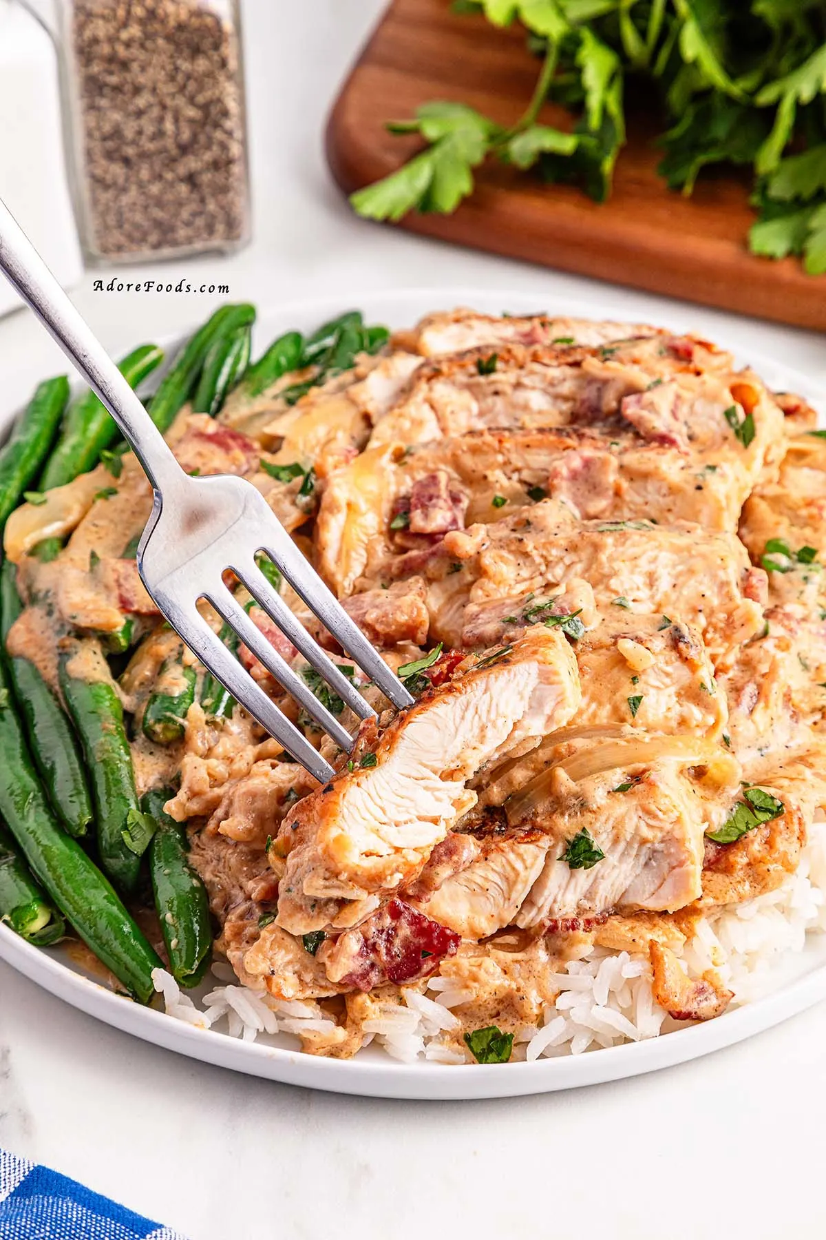 This easy smothered chicken recipe is pure comfort on a plate. Made with simple ingredients and cooked in one pan, it’s a family-friendly dinner that everyone will love. The savory chicken and creamy gravy pair perfectly with mashed potatoes, rice, or fresh biscuits. 