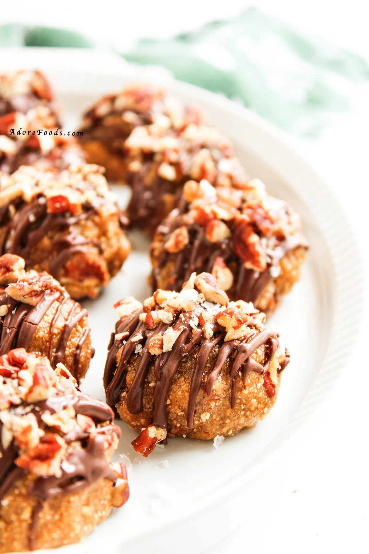 Easy Pecan Pie Balls – No-Bake Holiday Treats for Christmas or Thanksgiving